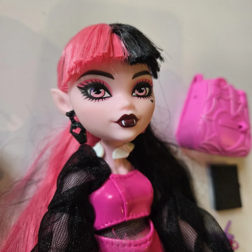Monster High Draculaura Fashion‎ Doll with Pet Count Fabulous and Accessories